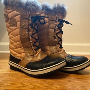 Sorel Tofino ll Waterproof Boot  (size 8) Black and Tan